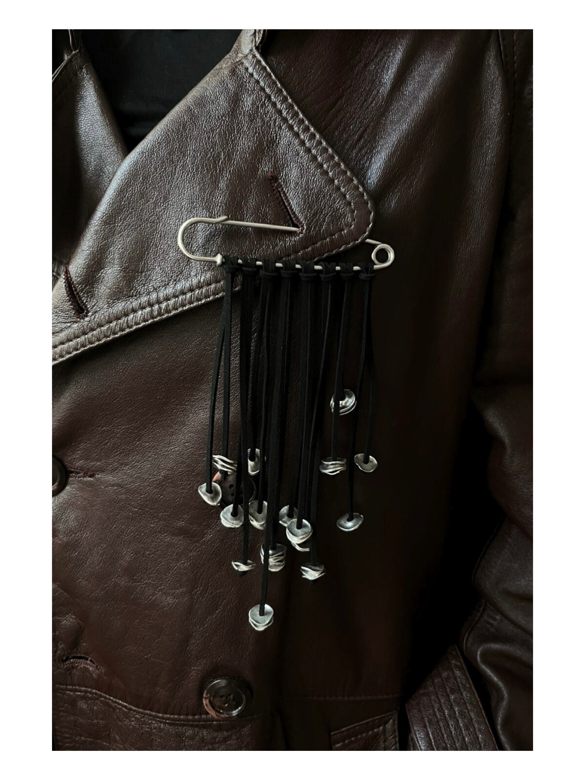 STYLING SAFETY PIN