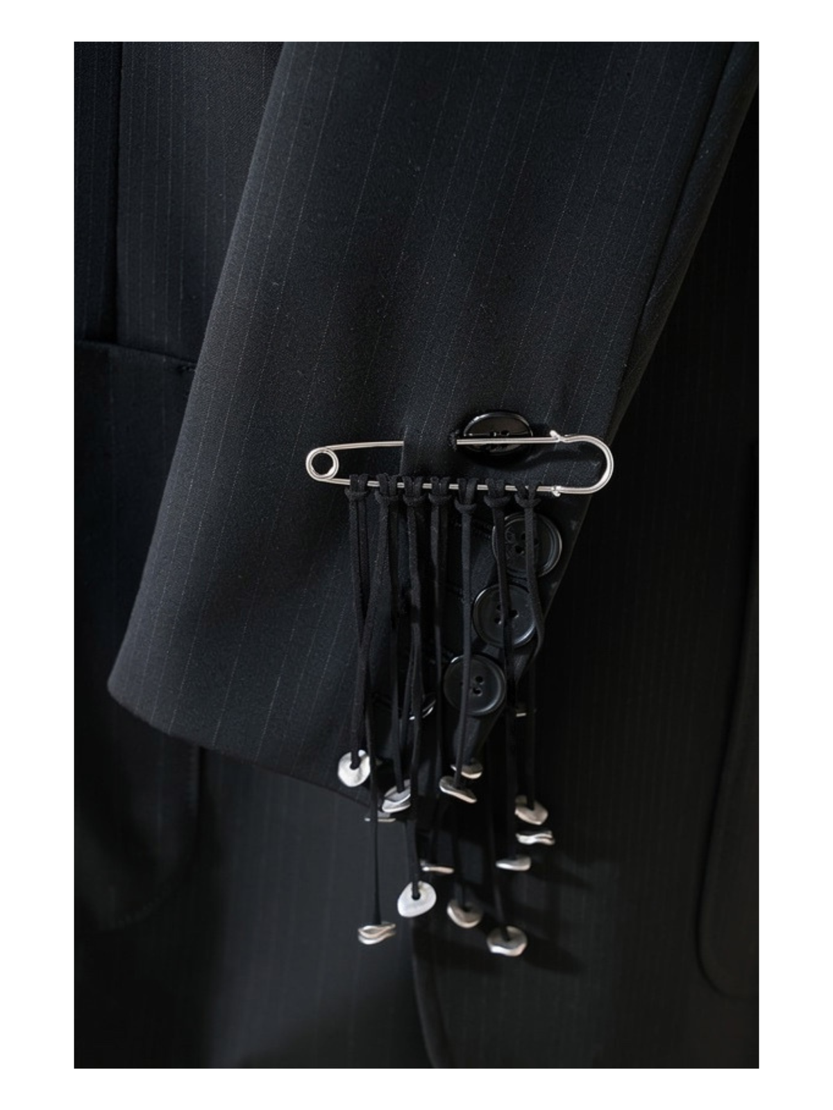STYLING SAFETY PIN