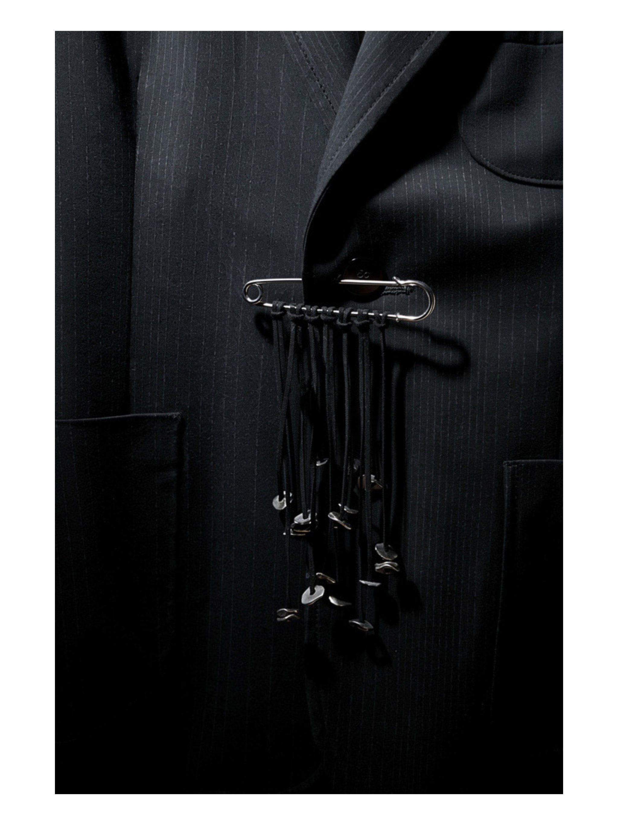 STYLING SAFETY PIN